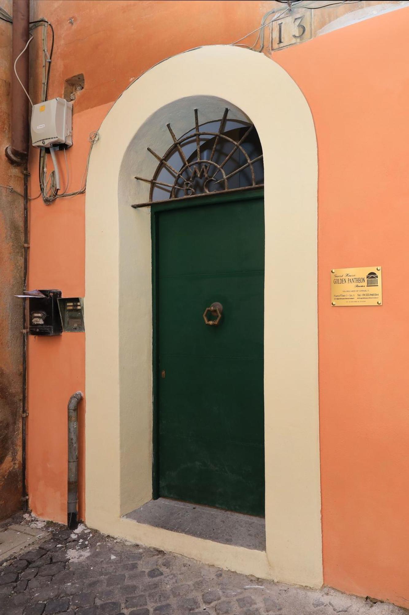 Golden Pantheon Gasthof